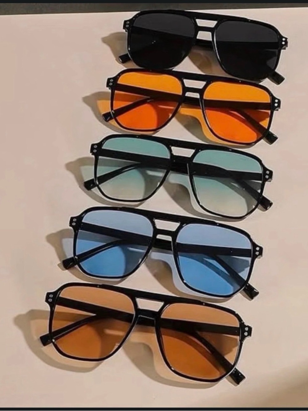 Unisex - Stylish Men’s Aviator Sunglasses with Colored Lenses - Black Frame